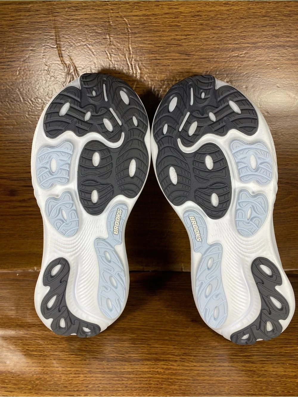 Brooks Adrenaline GTS 25 women’s shoe size 10.5